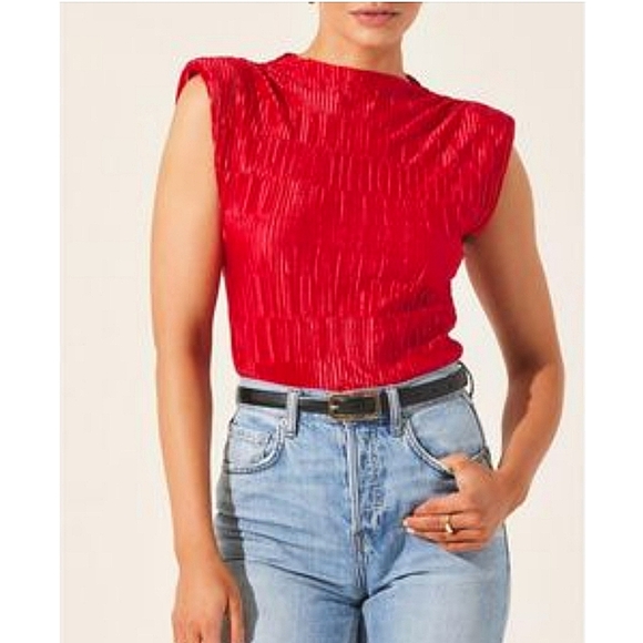 ASTR THE LABLE Red Mock neck Plisse sleeveless Top. Size Medium - Picture 1 of 11